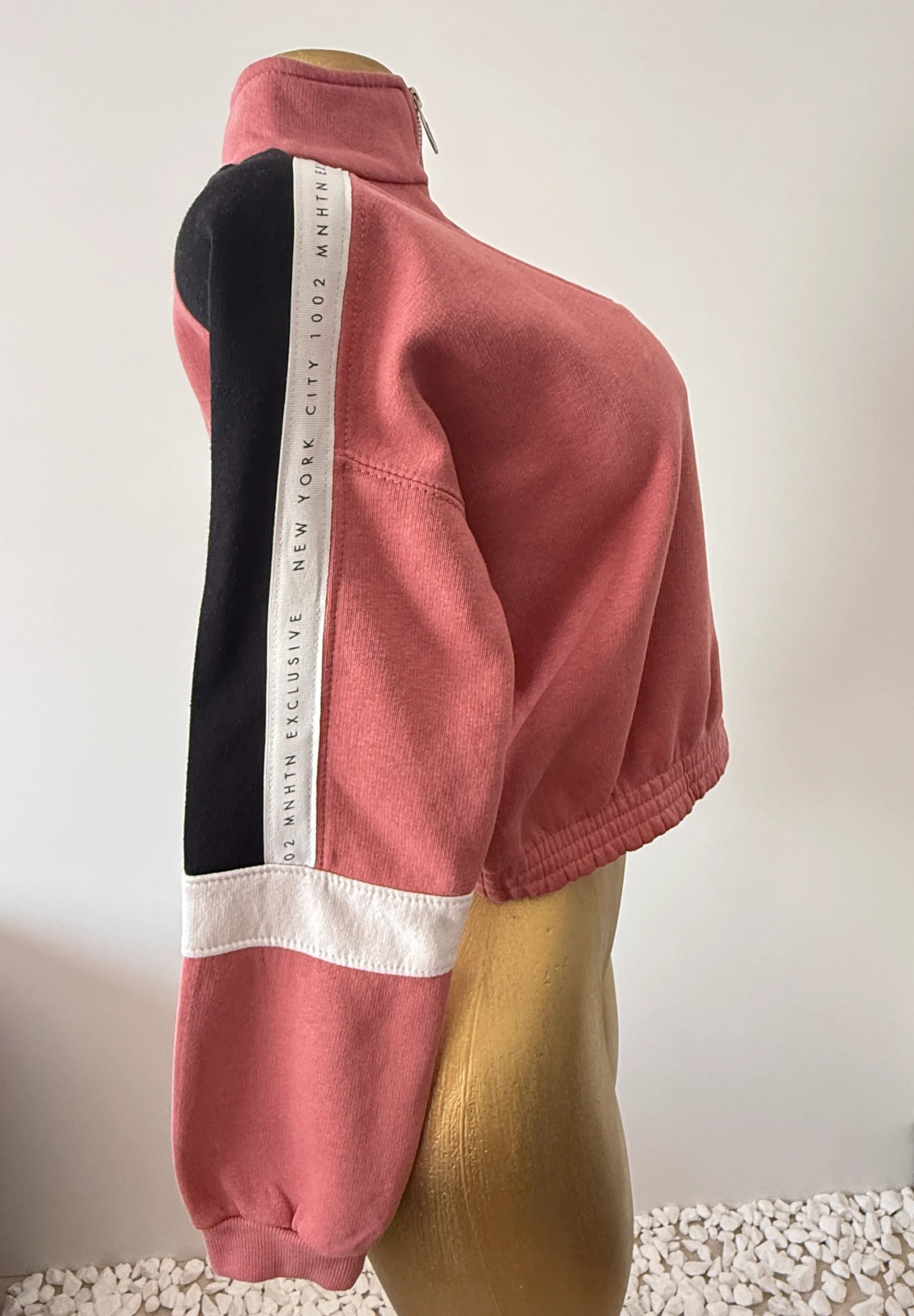 MNHTN Exclusive Colorblock Cropped Sweatshirt
