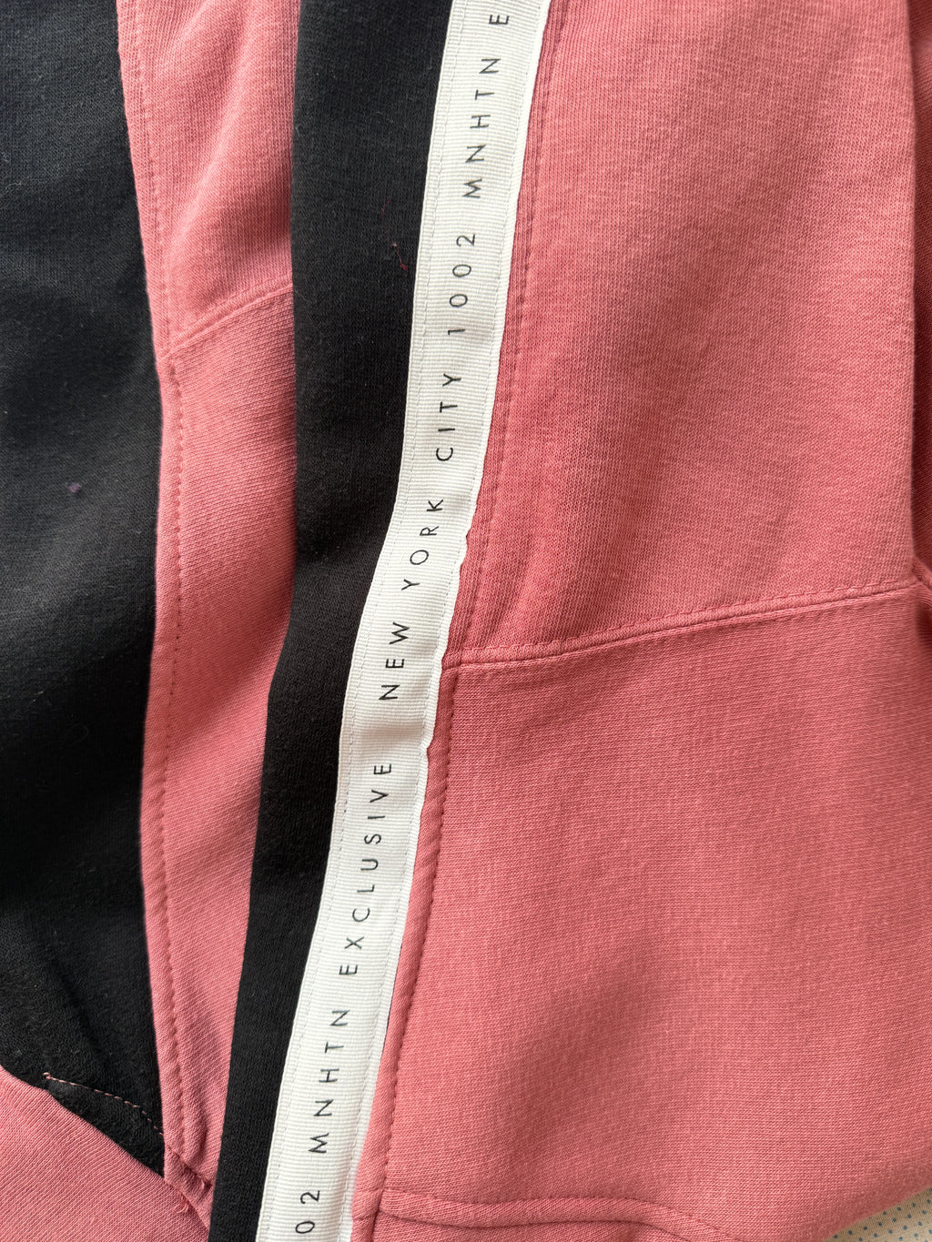 MNHTN Exclusive Colorblock Cropped Sweatshirt